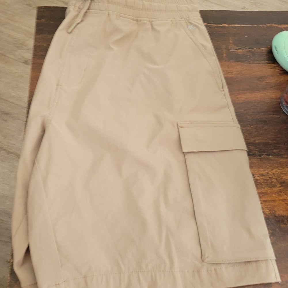 Kenneth Cole Active Men's Shorts XL Khaki NWOT